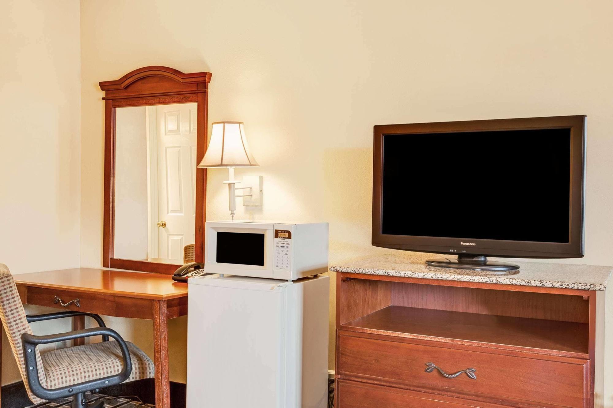 Knights Inn Mount Laurel Bagian luar foto