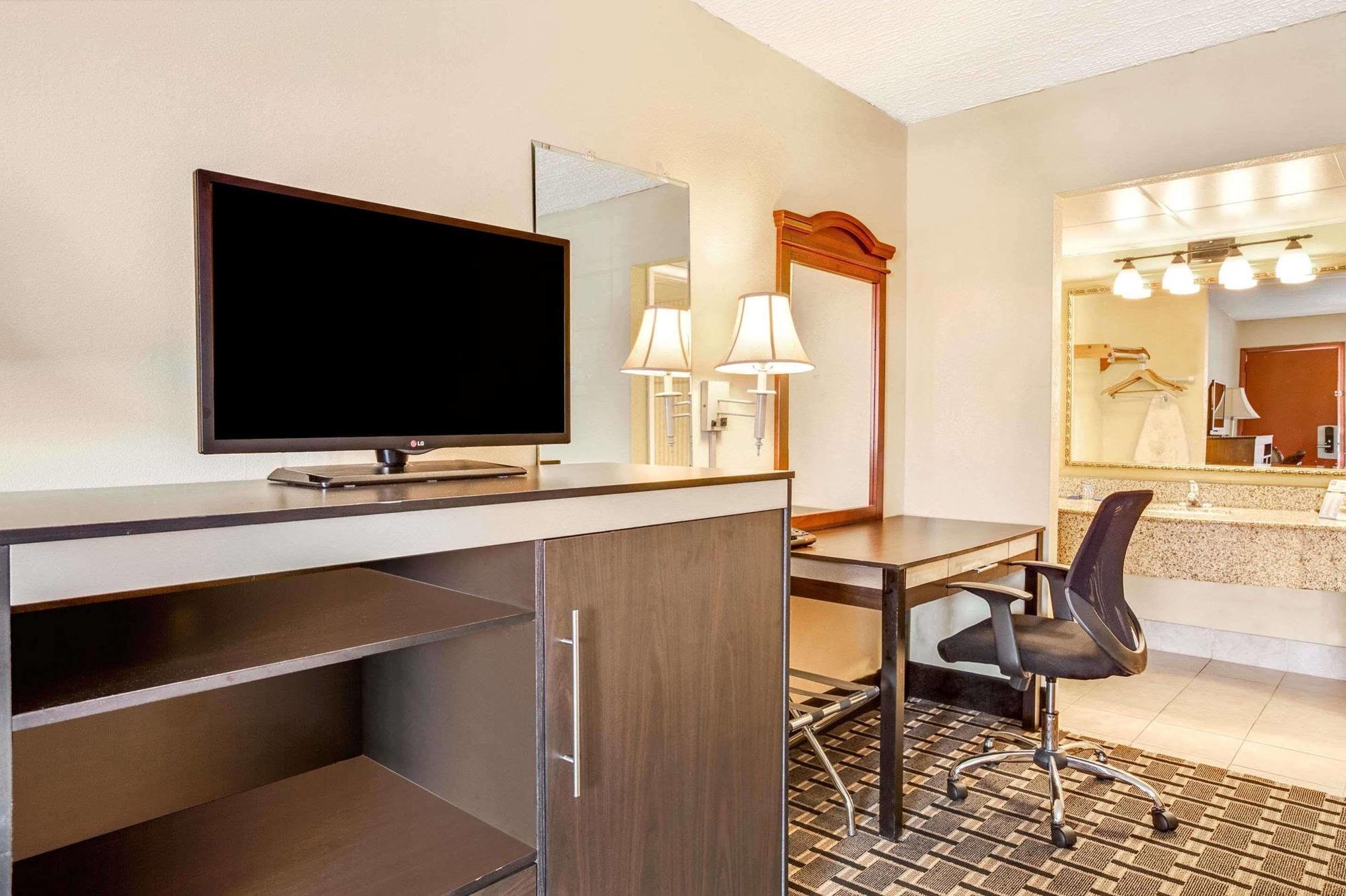 Knights Inn Mount Laurel Bagian luar foto